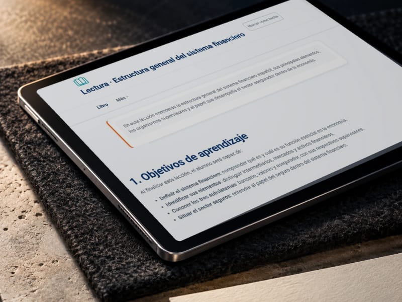 Tablet con una lectura del Campus IEES sobre materiales de estudio.